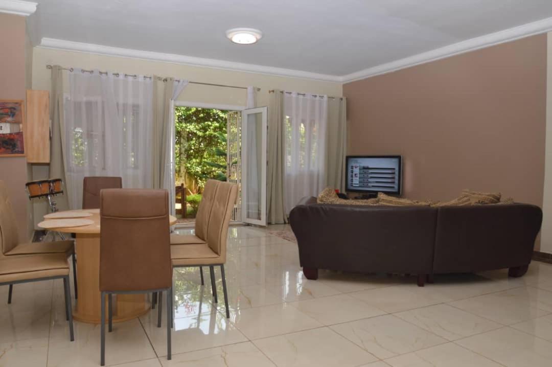 Residence Jardin Tropical Yaounde Exterior photo